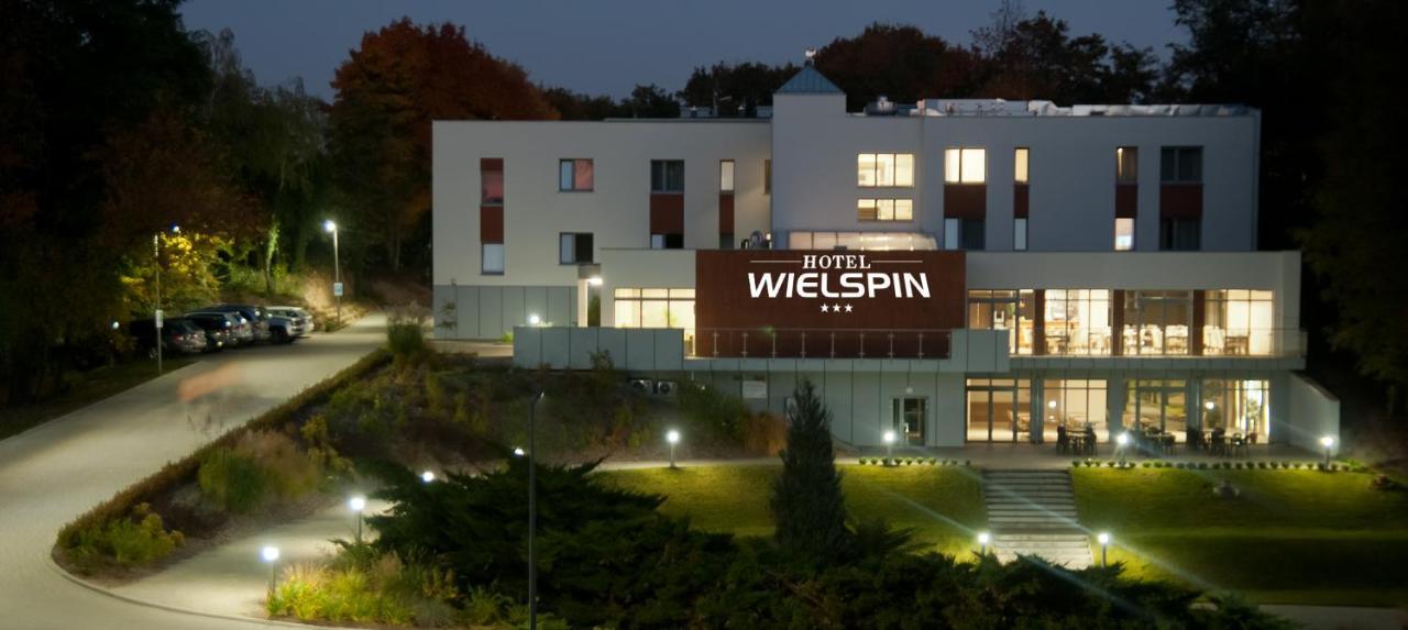 Wielspin Puszczykowo Exteriör bild
